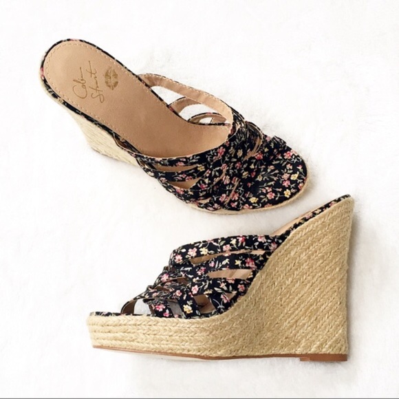 Colin Stuart Floral Wedge Sandal - Picture 3 of 8